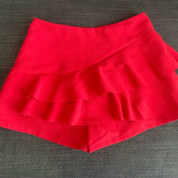 Beautiful bright red ruffle skort - Picture 2 of 2